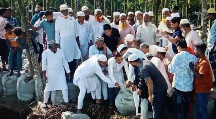 বরিশালের মেহেন্দীগঞ্জে নদী ভাঙ্গন রোধে জিও ব্যাগ ফেলা কাজের উদবোধন।